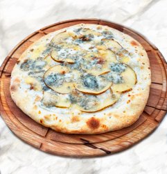 Пицца с грушей и голубым сыром 360г