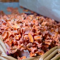 Морковь сушеная  кубиком