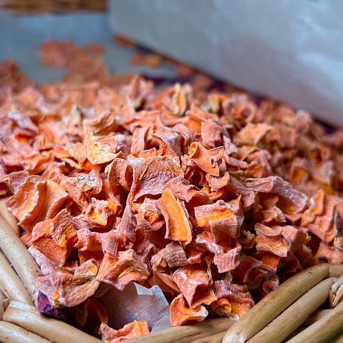 Морковь сушеная  кубиком